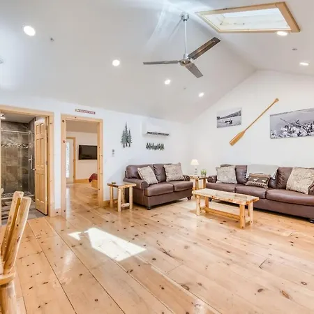 #3 Cottage Like Suite With Private Hot Tub